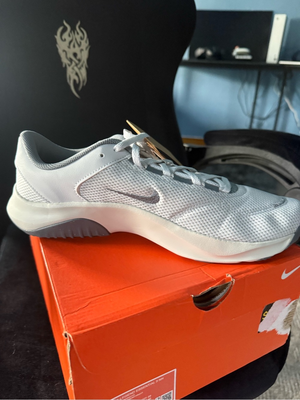Nike Men's Light Gray Mesh Running Shoe